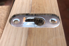 Keyhole-bracket